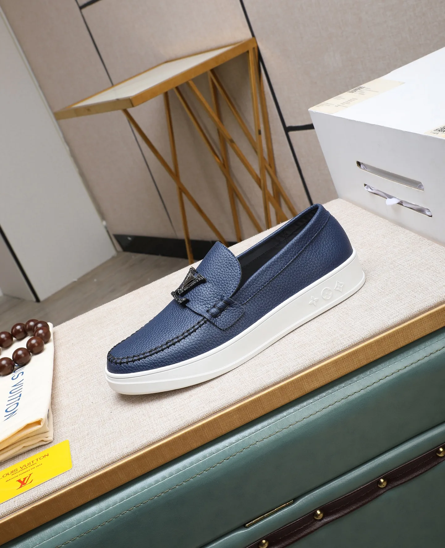Men's shoes 💰440 📛📛【LOUIS VUITTON】Louis Vuitton official website synchronized new products 👟Milan fashion catwalk style 🇰🇾🇰🇾LV family logo, celebrity style, a must-have for fashionistas ⚠️First-layer calfskin ➕Genuine leather lining ➕Official website original version special outsole 👞Number 38-44